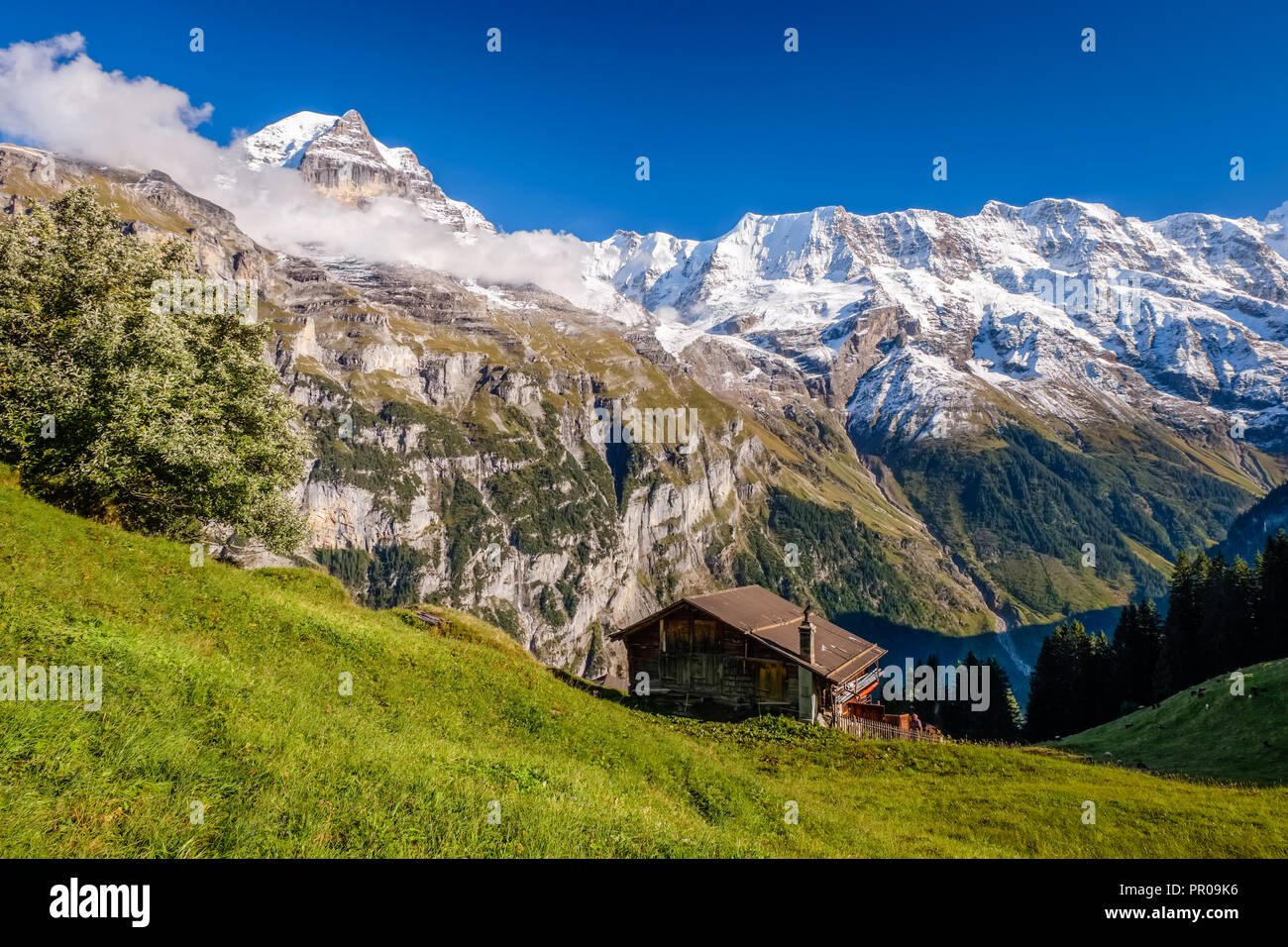 Des vues spectaculaires, près de la ville de Nakhon Si Thammarat (Oberland Bernois, Suisse). Murren est un village de montagne sur 1 650 m et est inaccessible par voie publique Banque D'Images