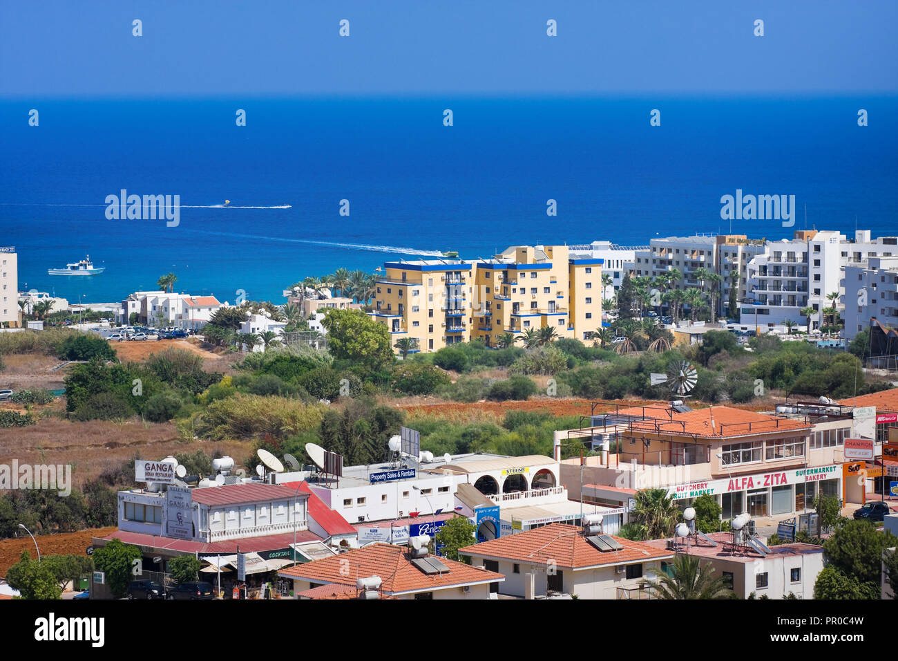 Vue sur Protaras, district de Famagousta, Chypre. Protaras - complexe populaire sur la côte est de l'île Banque D'Images