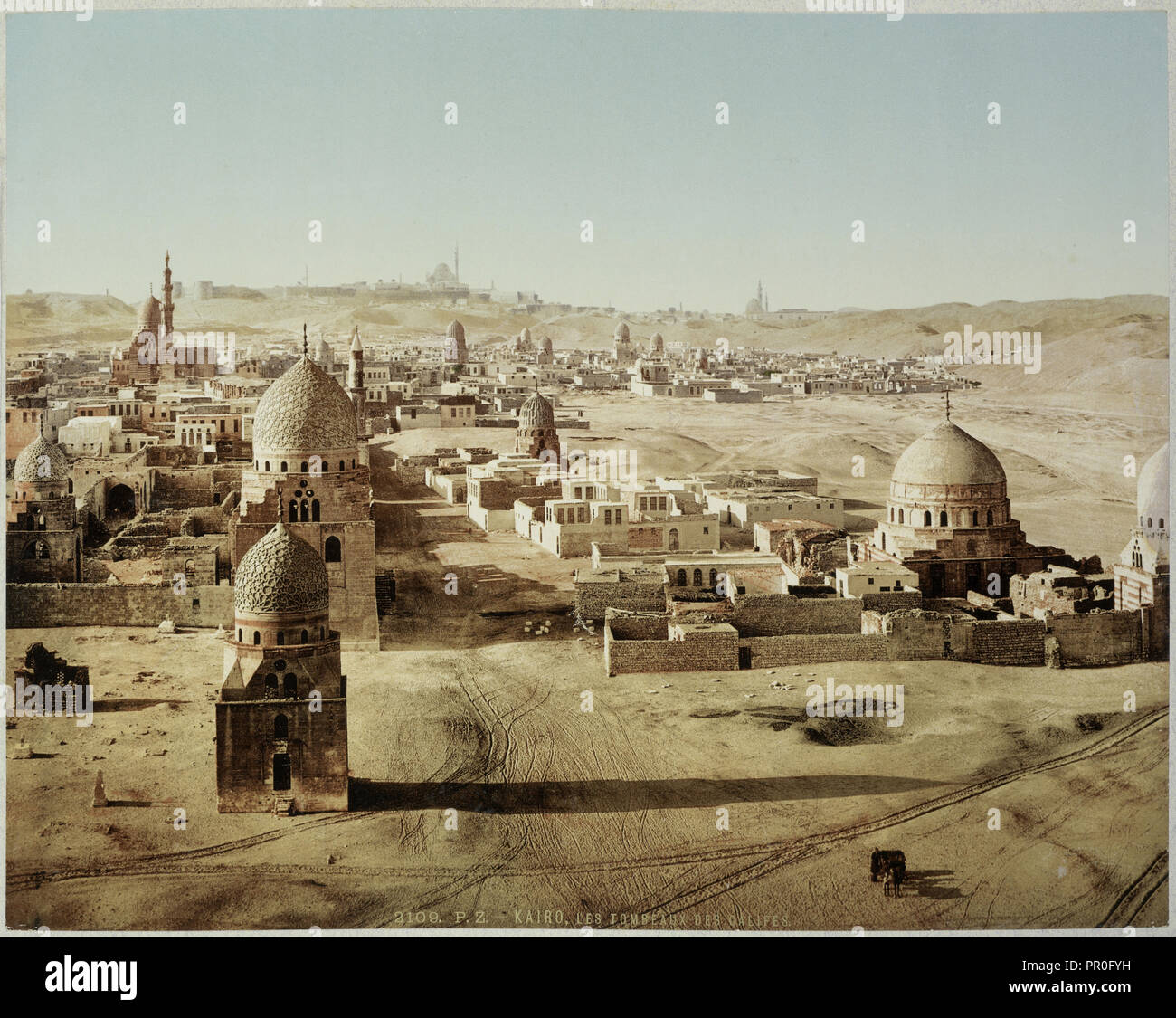 Vue sur les tombeaux des califes, Le Caire, Égypte, 1906 Albums de voyage de Paul Fleury's voyages dans le Moyen-Orient Banque D'Images