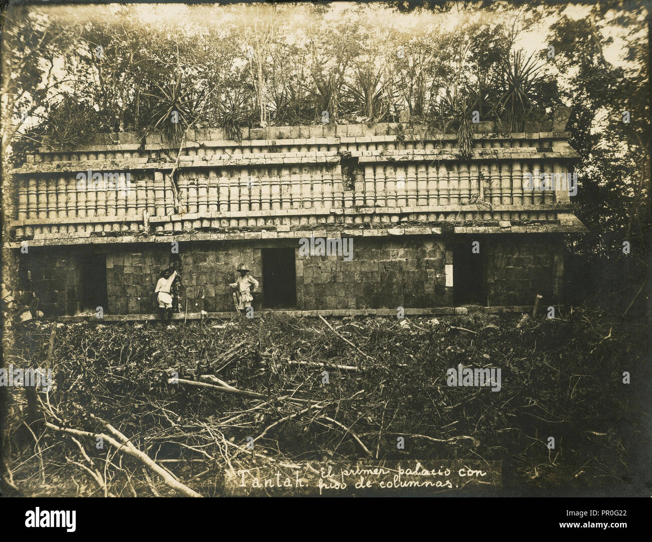 Tantah : el primer palacio con friso de columnas, vues des Aztèques, maya, zapotèque et ruines au Mexique, Teobert Maler,, 1842-1914 Banque D'Images