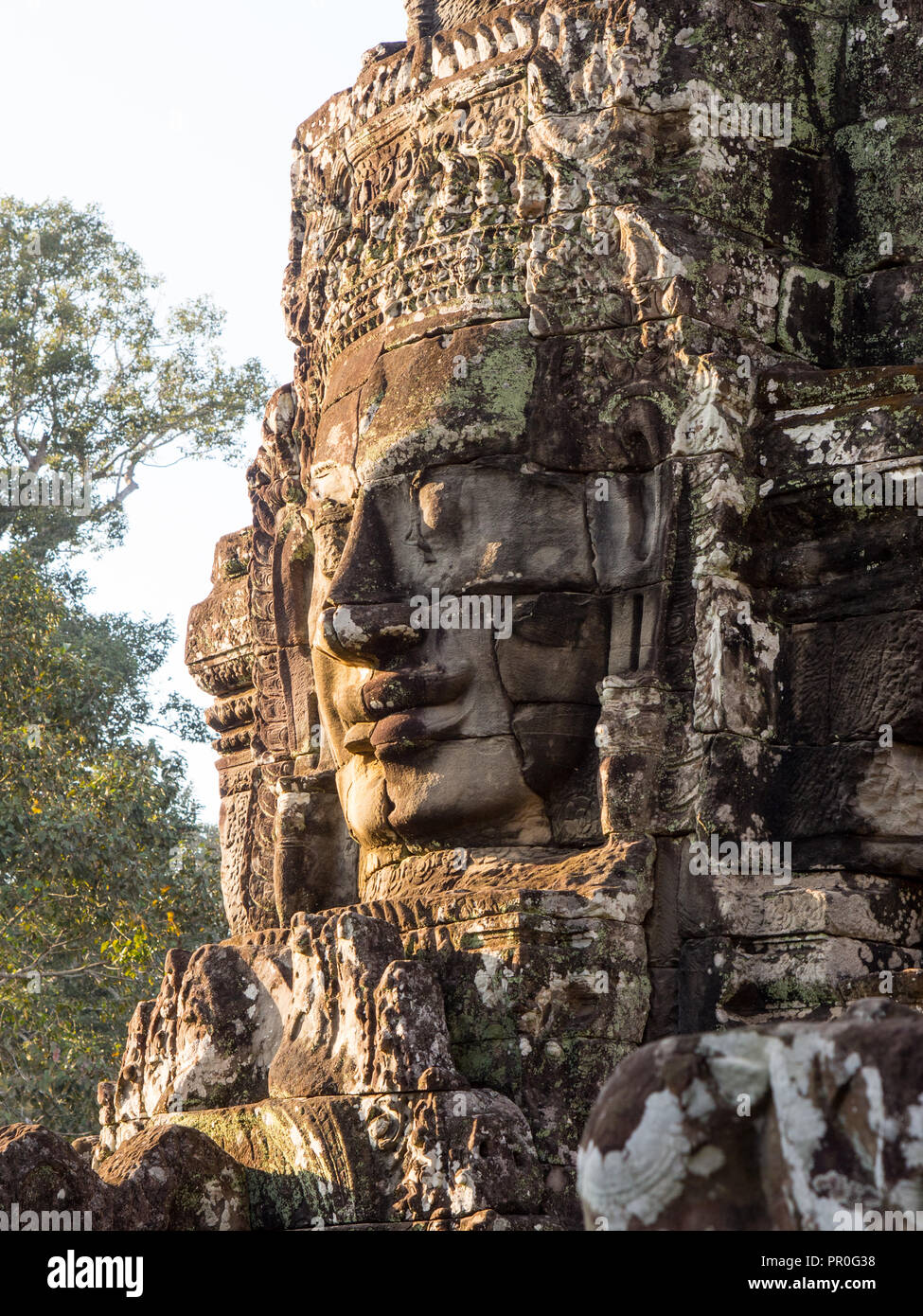 Pierre énorme visage, temple Bayon, Angkor Wat complexe, UNESCO World Heritage Site, près de Siem Reap, Cambodge, Indochine, Asie du Sud-Est, l'Asie Banque D'Images
