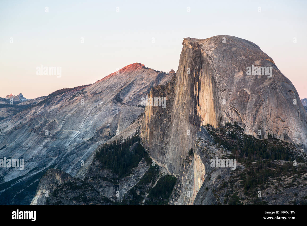 Demi Dôme vu de Glacier Point, Yosemite National Park, site du patrimoine mondial de l'UNESCO, en Californie, États-Unis d'Amérique, Amérique du Nord Banque D'Images