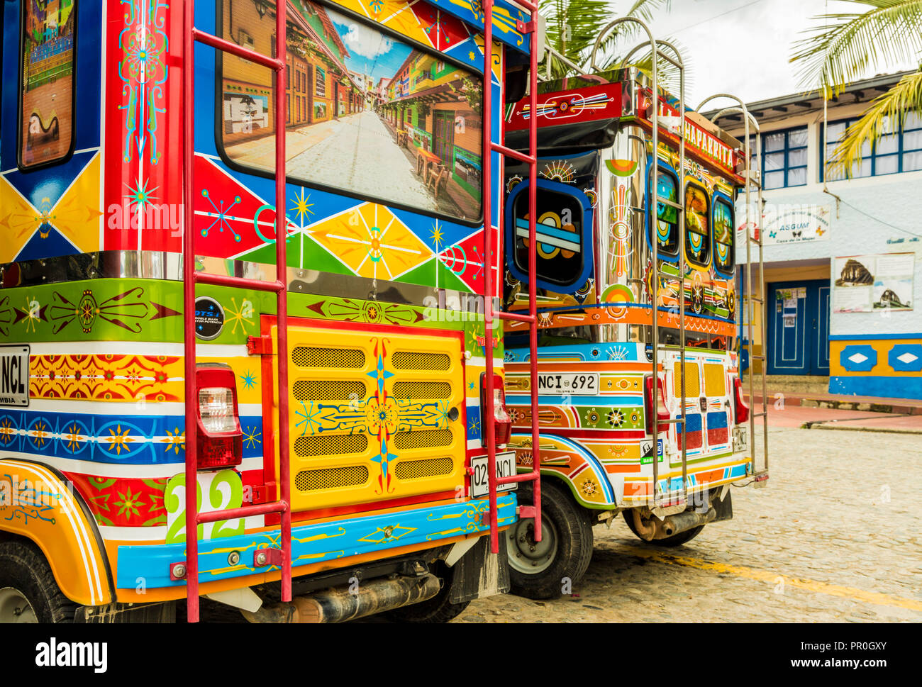 Tuk Tuks colorés à Guatape, Colombie, Amérique du Sud Banque D'Images