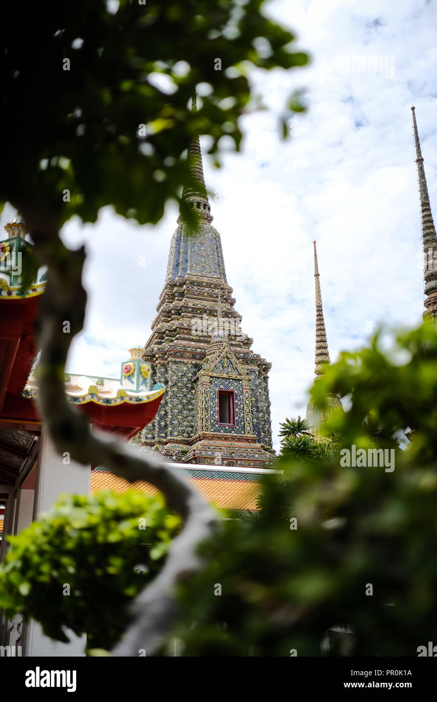 Vertical Image de Wat Pho / Temple de le Bouddha couché, Bangkok, Thaïlande Banque D'Images
