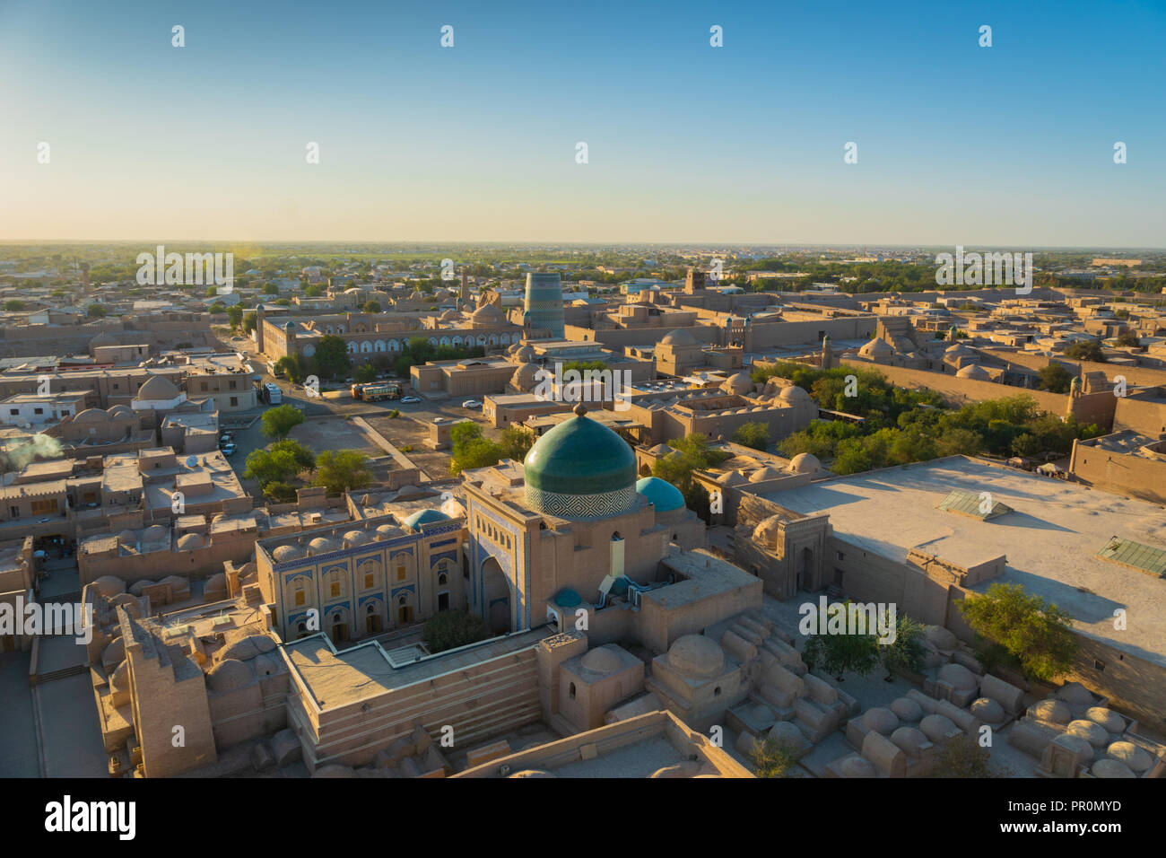 Khiva, Ouzbékistan, la vieille ville vue aérienne. Centre historique de la vieille ville de Khiva est un site du patrimoine mondial de l'populaire parmi les touristes en Ouzbékistan, Central Banque D'Images