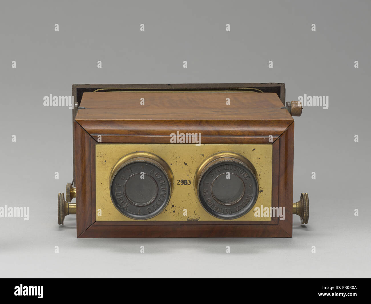 Stéréoscope, réversible à la case, R. et J. Beck, britannique, 1865 - 1891, Français ; Londres, Angleterre ; après 1865 ; bois, laiton, verre Banque D'Images