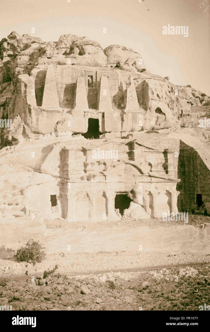 Petra en Transjordanie. Tombeau avec les obélisques. 1900, Jordanie, Petra, la ville disparue Banque D'Images