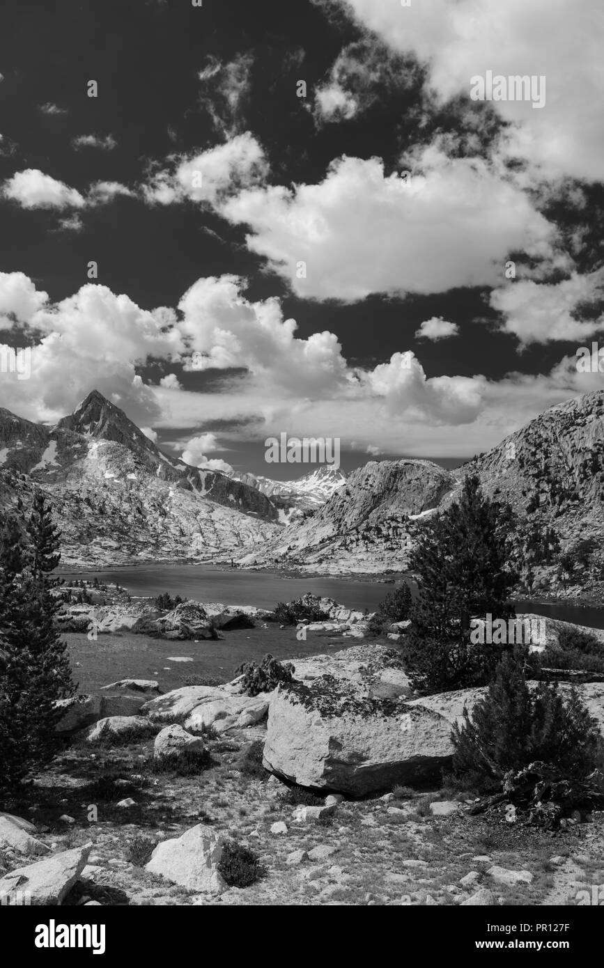 Lac de l'évolution. John Muir Trail/Pacific Crest Trail ; Sequoia Kings Canyon désert, le Parc National Kings Canyon, Sierra Nevada, en Californie, Banque D'Images