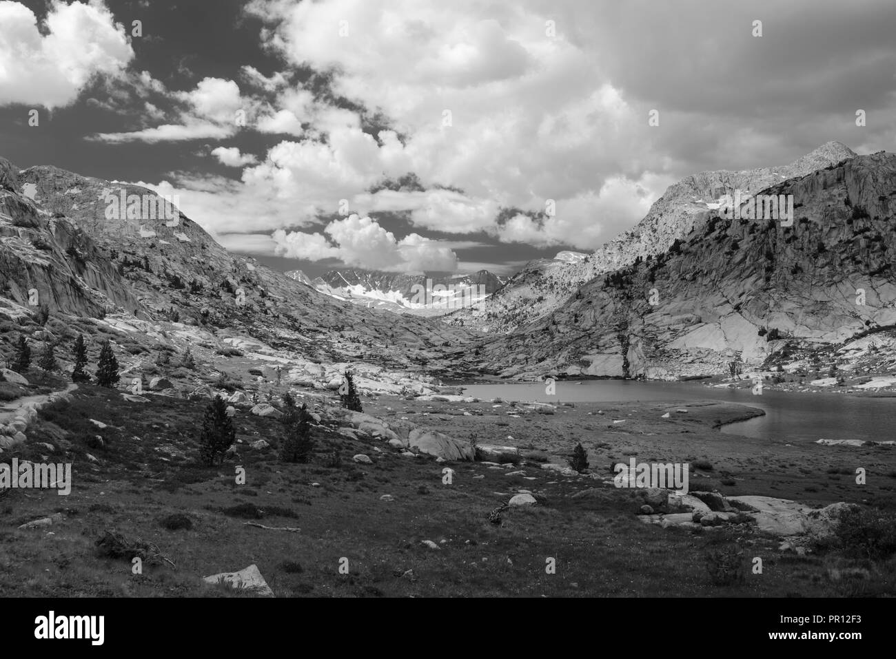 Lac de l'évolution. John Muir Trail/Pacific Crest Trail ; Sequoia Kings Canyon désert, le Parc National Kings Canyon, Sierra Nevada, en Californie, Banque D'Images