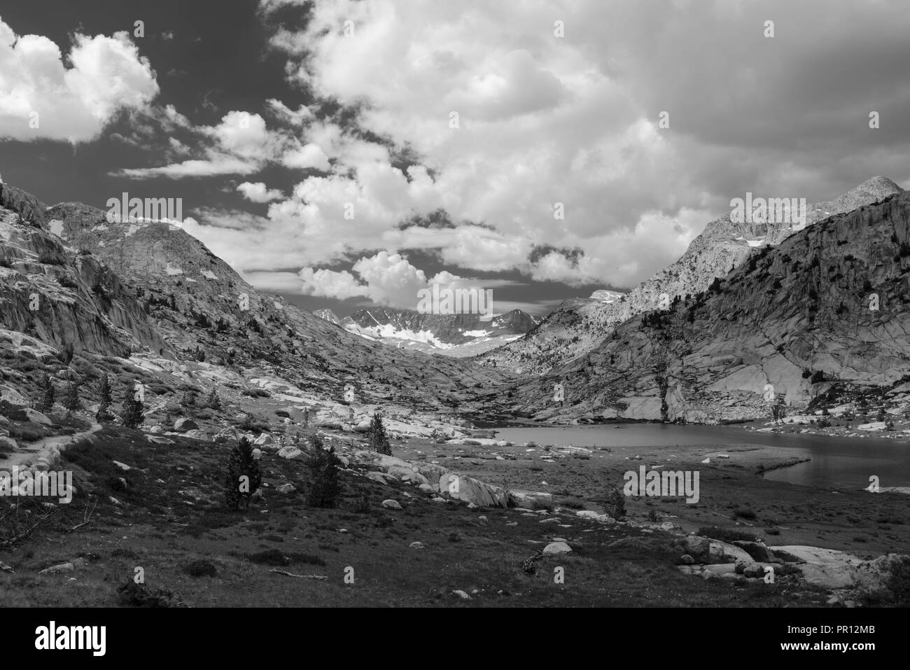 Lac de l'évolution. John Muir Trail/Pacific Crest Trail ; Sequoia Kings Canyon désert, le Parc National Kings Canyon, Sierra Nevada, en Californie, Banque D'Images