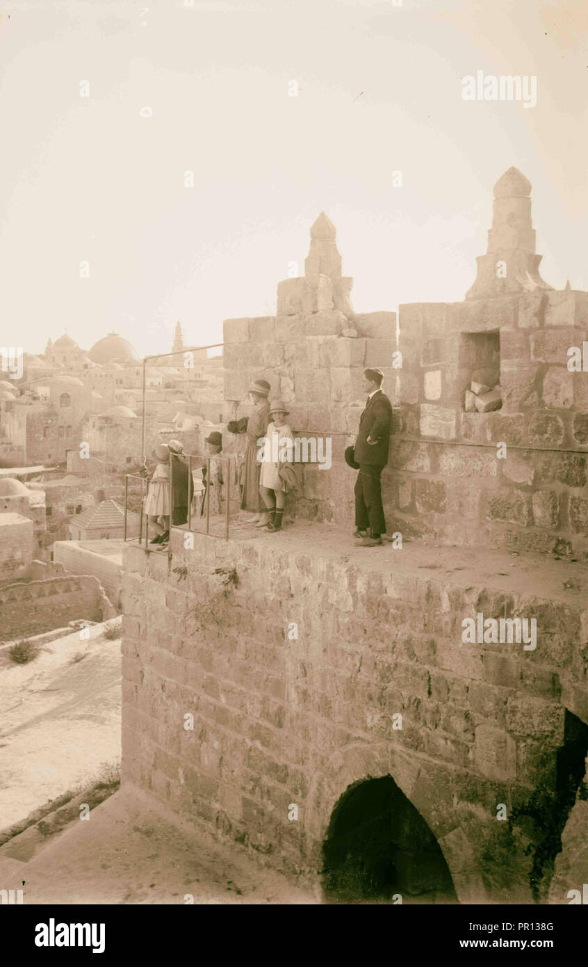 Le chemin de ronde, sur mur de la ville. De Jérusalem le mur près de la Porte de Damas. 1919, Israël Banque D'Images