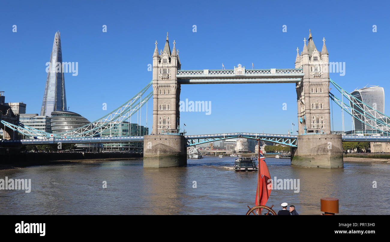 L'Écharde de Tower Bridge, à bord du bateau à aubes Waverley, Tamise, Londres, Royaume-Uni, 27 septembre 2018, photo de Richard Goldschmidt Banque D'Images L'Écharde de Tower Bridge, à bord du bateau à aubes Waverley, Tamise, Londres, Royaume-Uni, 27 septembre 2018, photo de Richard Goldschmidt Banque D'Images