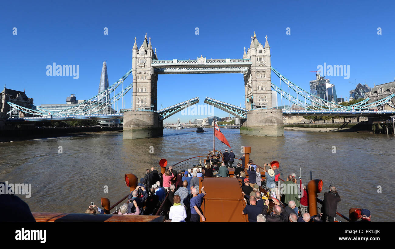 Tower Bridge, à bord du bateau à aubes Waverley, Tamise, Londres, Royaume-Uni, 27 septembre 2018, photo de Richard Goldschmidt Banque D'Images Tower Bridge, à bord du bateau à aubes Waverley, Tamise, Londres, Royaume-Uni, 27 septembre 2018, photo de Richard Goldschmidt Banque D'Images
