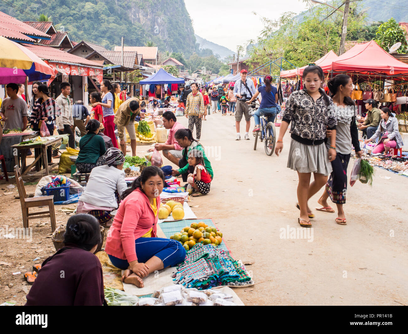 Marché plein air, Nong Khiaw, Laos, Indochine, Asie du Sud-Est, l'Asie Banque D'Images