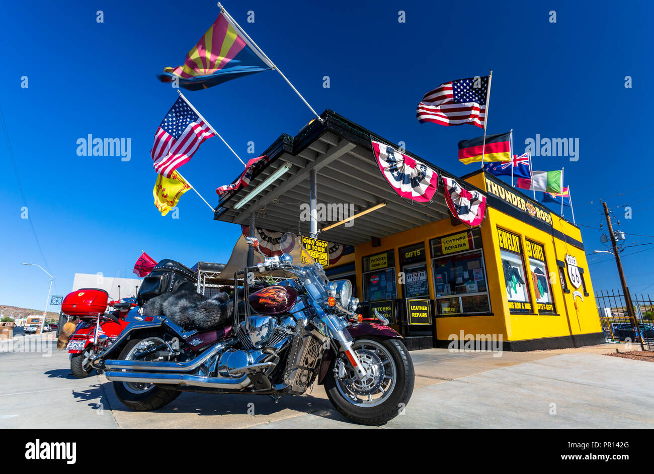 Moto Harley Davidson et bâtiment historique sur la Route 66, Kingman,  Arizona, États-Unis d'Amérique, Amérique du Nord Photo Stock - Alamy