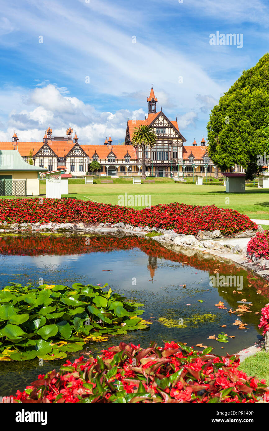 De style Tudor, Rotorua Musée et Jardins du gouvernement, Rotorua, île du Nord, Nouvelle-Zélande, Pacifique Banque D'Images