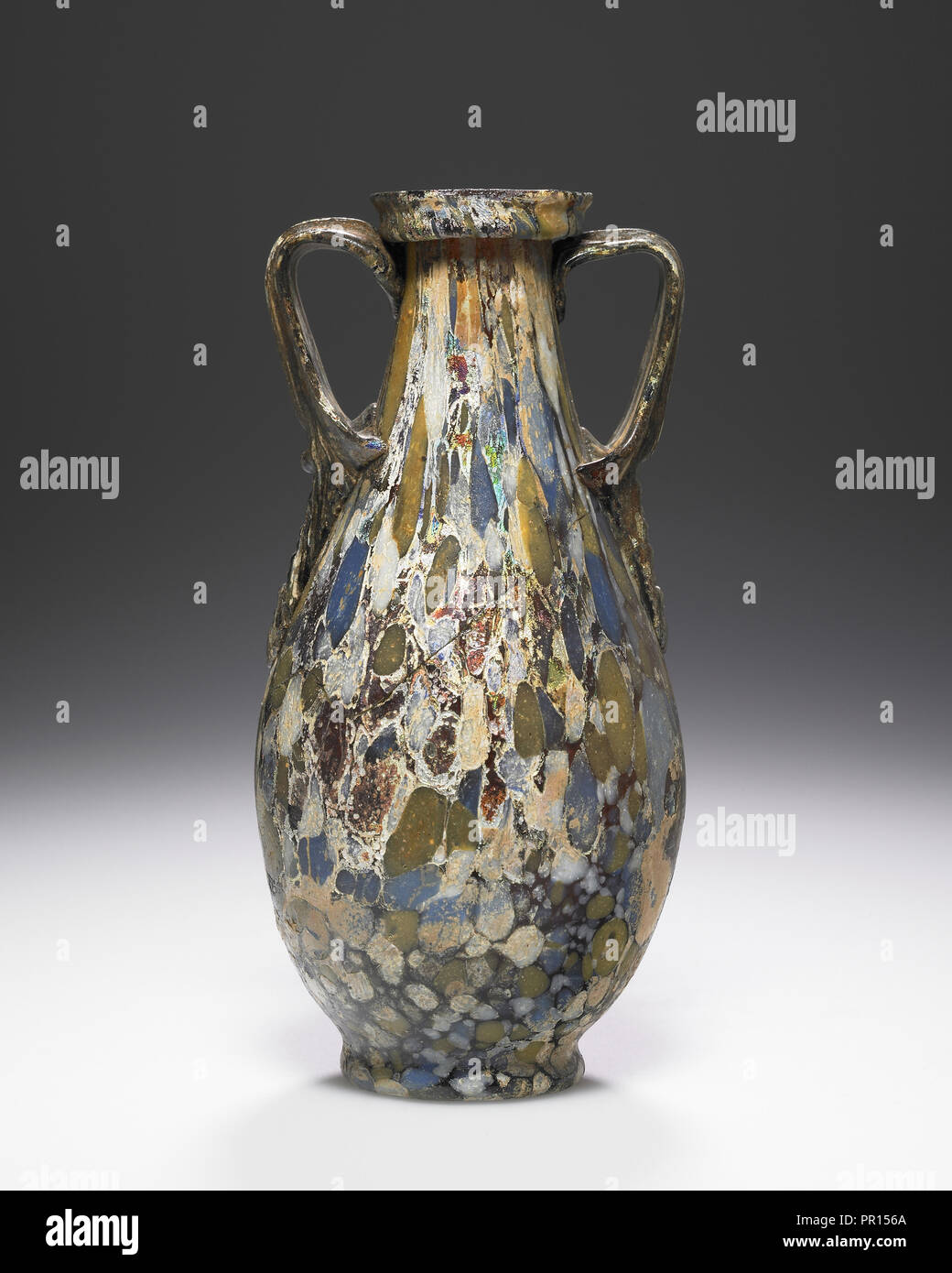 L'Amphora, Empire romain, 1er siècle ; verre ; 12,7 cm, 5 en Banque D'Images