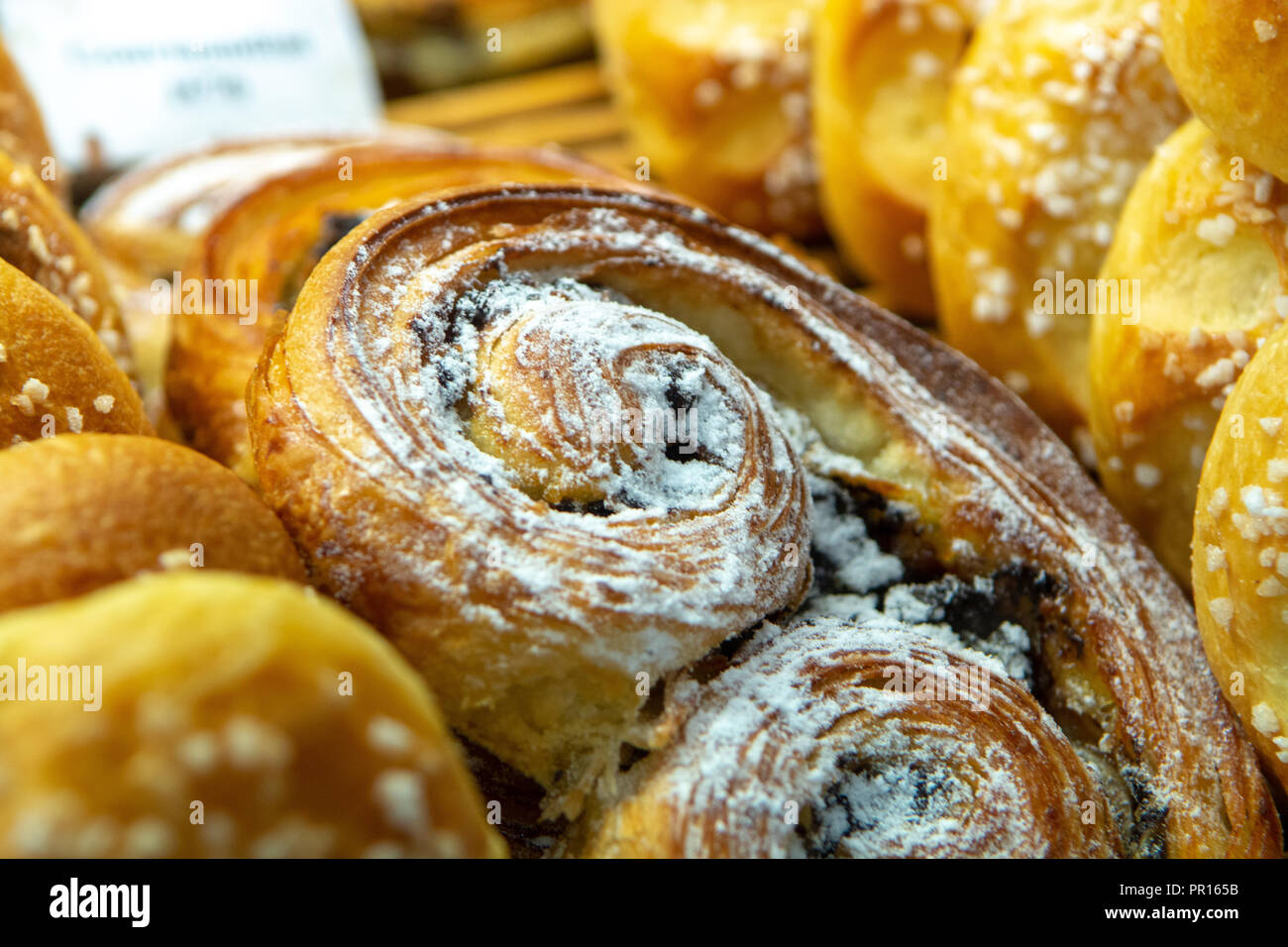 Des pâtisseries maison dans petit boulangerie française en Provence close up Banque D'Images
