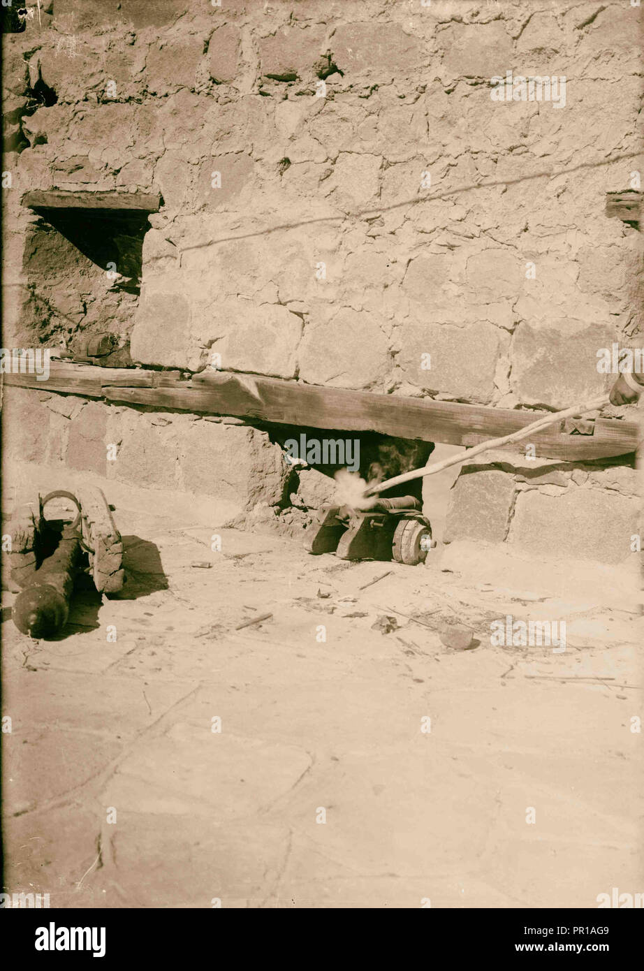 À Sinaï, via la mer Rouge, Tor, et Wadi Hebran. Un tir d'armes à feu antiques pour la nouvelle année [Monastère de Saint Catherine]. 1900, l'Égypte Banque D'Images