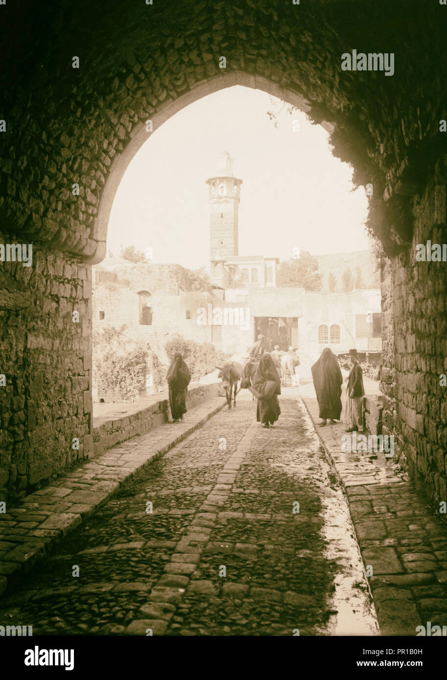 Hamath (HAMA). Rue menant au cours de l'Oronte. 1900, Syrie, Ḥamāh Banque D'Images