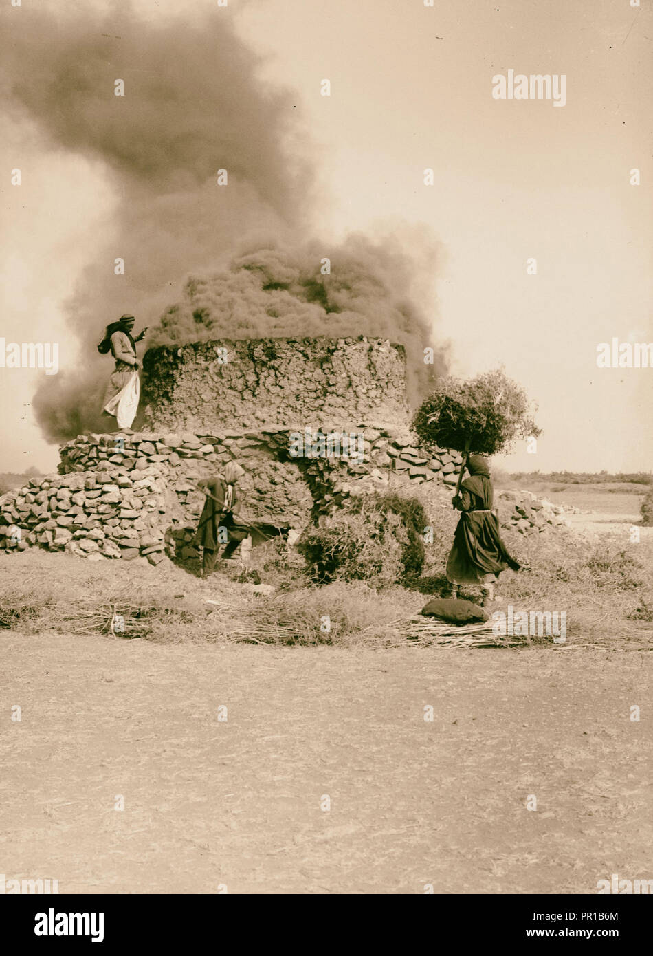 Caractères et industries, etc. four à chaux, des épines de gravure à Homs. 1900, la Syrie, l'Ḥimṣ Banque D'Images