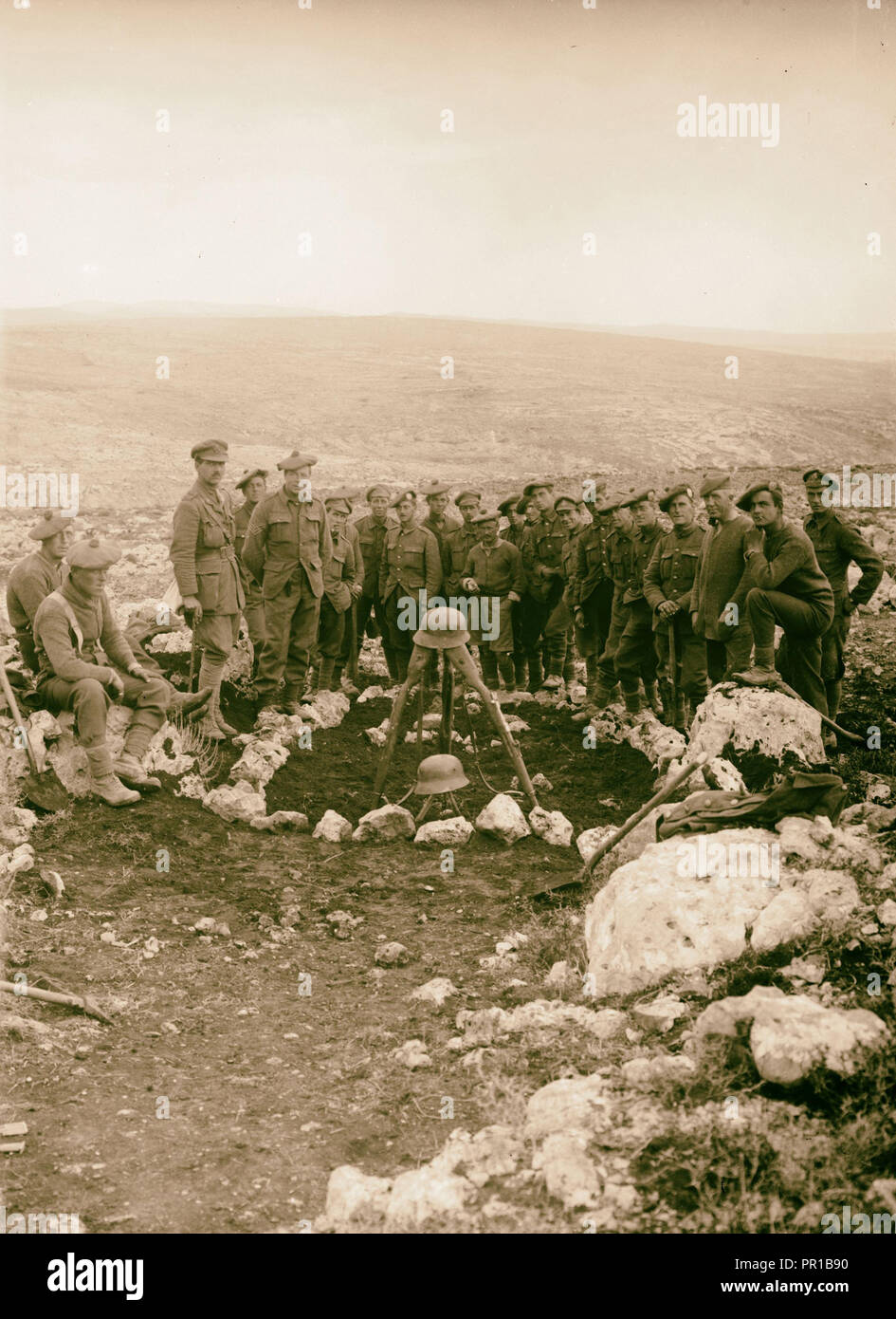 Tell el-Ful bataille, grande tombe remplie de morts turcs. 1917, en Cisjordanie, d'une colline à Jérusalem-Est Banque D'Images