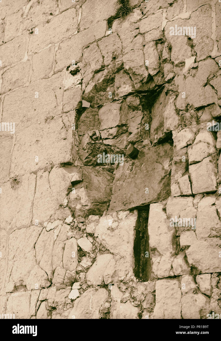 Vues guerre Neby de Mitspa (Samuel). Des bombe dans le mur de la mosquée des croisés. 1917, Israël, Nebi Samwil Banque D'Images