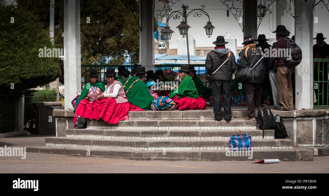 COPACABANA, BOLIVIE - le 18 août 2017 : Unidentified Aymaras boliviens typique avec habillé de Copacabana en Bolivie. Banque D'Images
