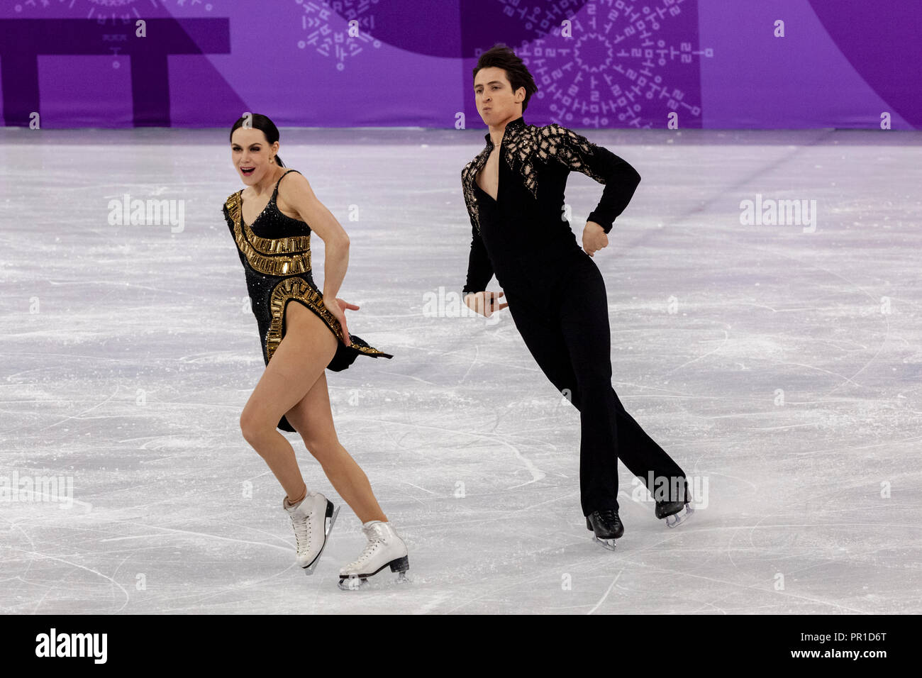 Tessa Virtue et Scott Moir (CAN) au cours de la compétition de danse de l'équipe de patinage artistique aux Jeux Olympiques d'hiver de PyeongChang 2018 Banque D'Images