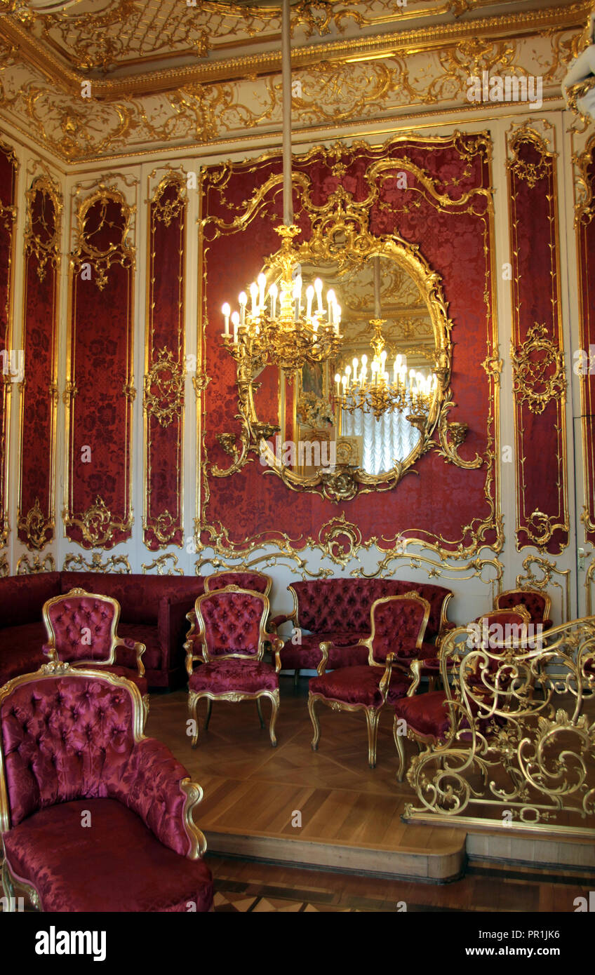 Le Palais d'hiver boudoir comme vu dans le musée de l'Ermitage à Saint-Pétersbourg, en Russie. Banque D'Images