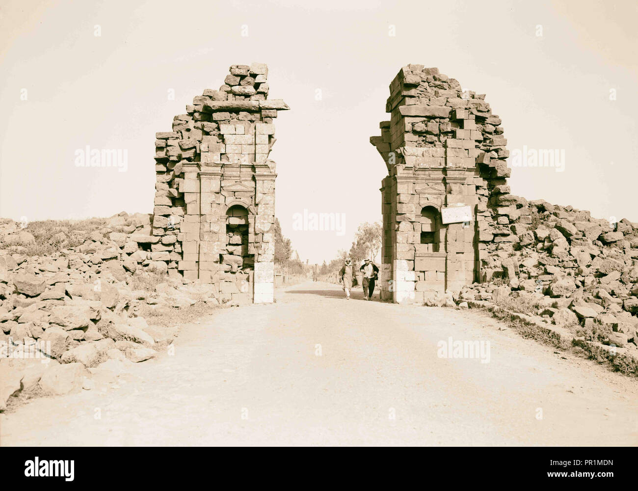 Djebel el-Druzes et Hauran. Bassora Eski Sham. La porte de la ville de l'ouest, Bab el-Hawa. 1938, la Syrie, al-Shām Buṣrá Banque D'Images