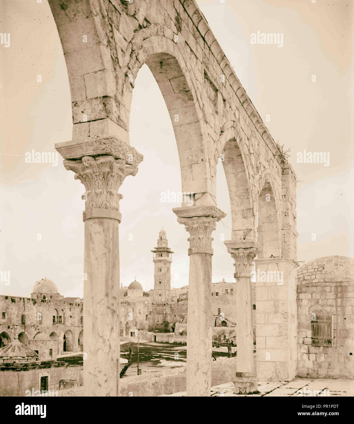 Zone du Temple et de la tour Antonia thru arch. 1898, Jérusalem, Israël Banque D'Images