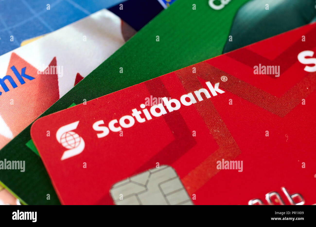 Montréal, Canada - le 21 septembre 2018 : les cartes de crédit de la Banque Scotia, close-up photo. La Banque de Nouvelle-Écosse est une multinationale canadienne banque. Banque D'Images Montréal, Canada - le 21 septembre 2018 : les cartes de crédit de la Banque Scotia, close-up photo. La Banque de Nouvelle-Écosse est une multinationale canadienne banque. Banque D'Images
