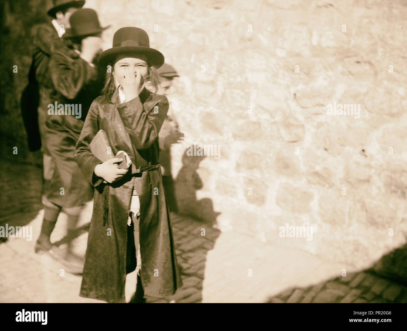 Types des juifs au Mur des lamentations, Jérusalem, Israël, 1934 Banque D'Images