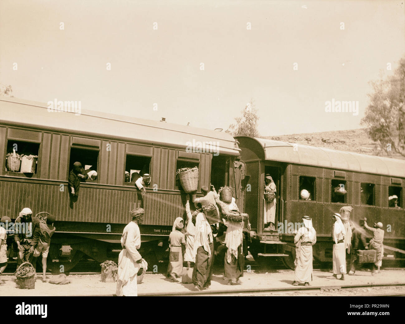 Les perturbations de la Palestine de 1936. Paniers de fruits de 'smuggled" dans les voitures particulières. 1936 Banque D'Images