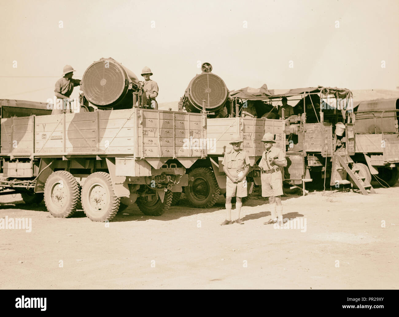 Les perturbations de la Palestine de 1936. Mobile search-feux montés sur des camions. 1936 Banque D'Images