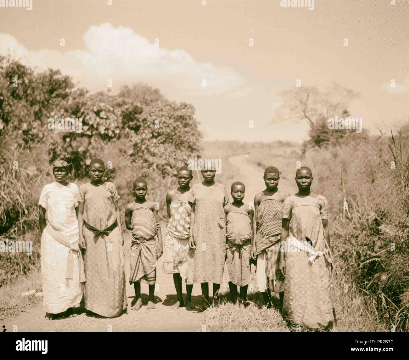 L'Ouganda. De Hoima à Fort Portal. Les types natifs sur la route de Fort Portal. 1936, l'Ouganda Banque D'Images