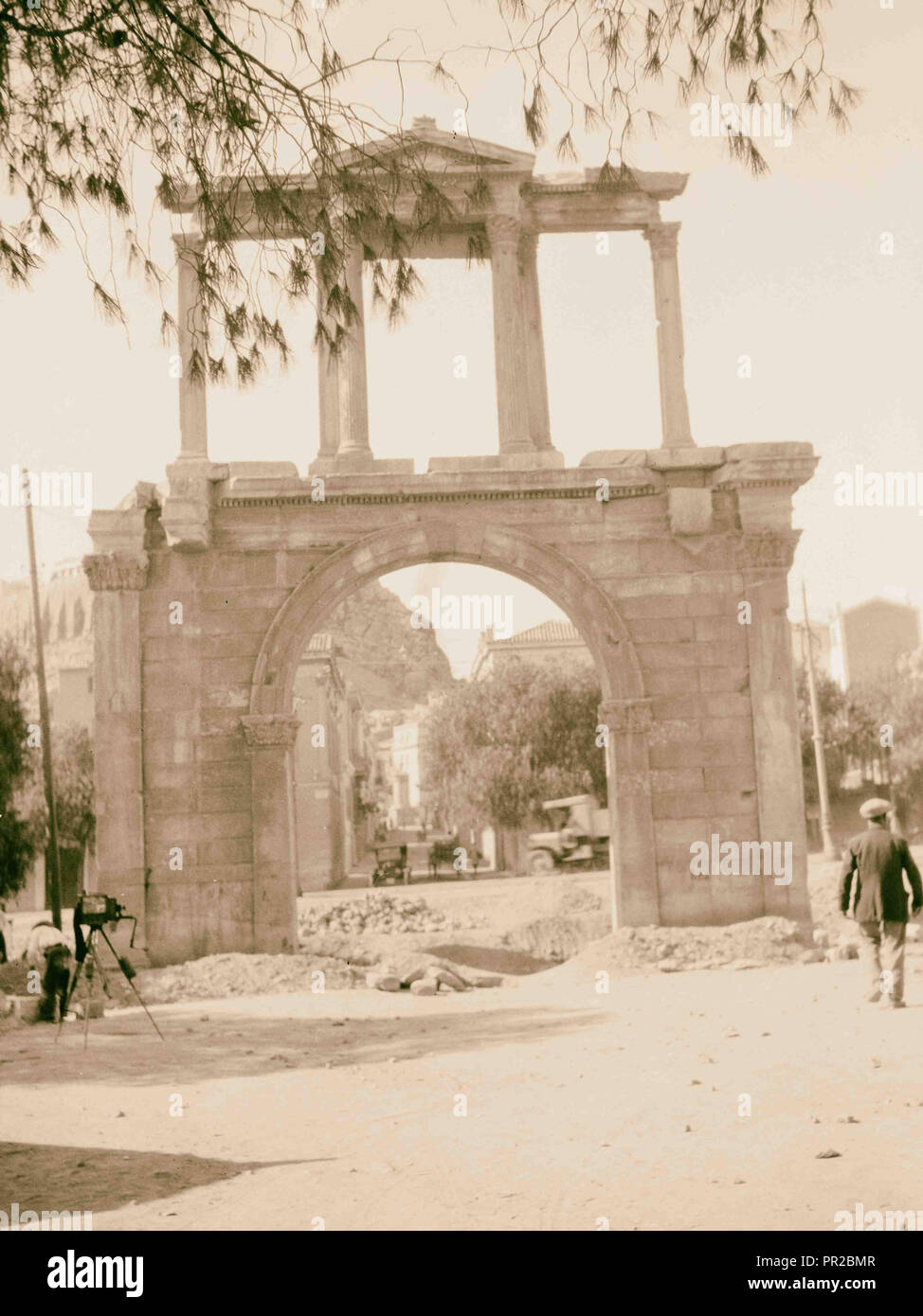 Athènes. Arc d'Hadrien. Grèce, Athènes, 1900 Banque D'Images