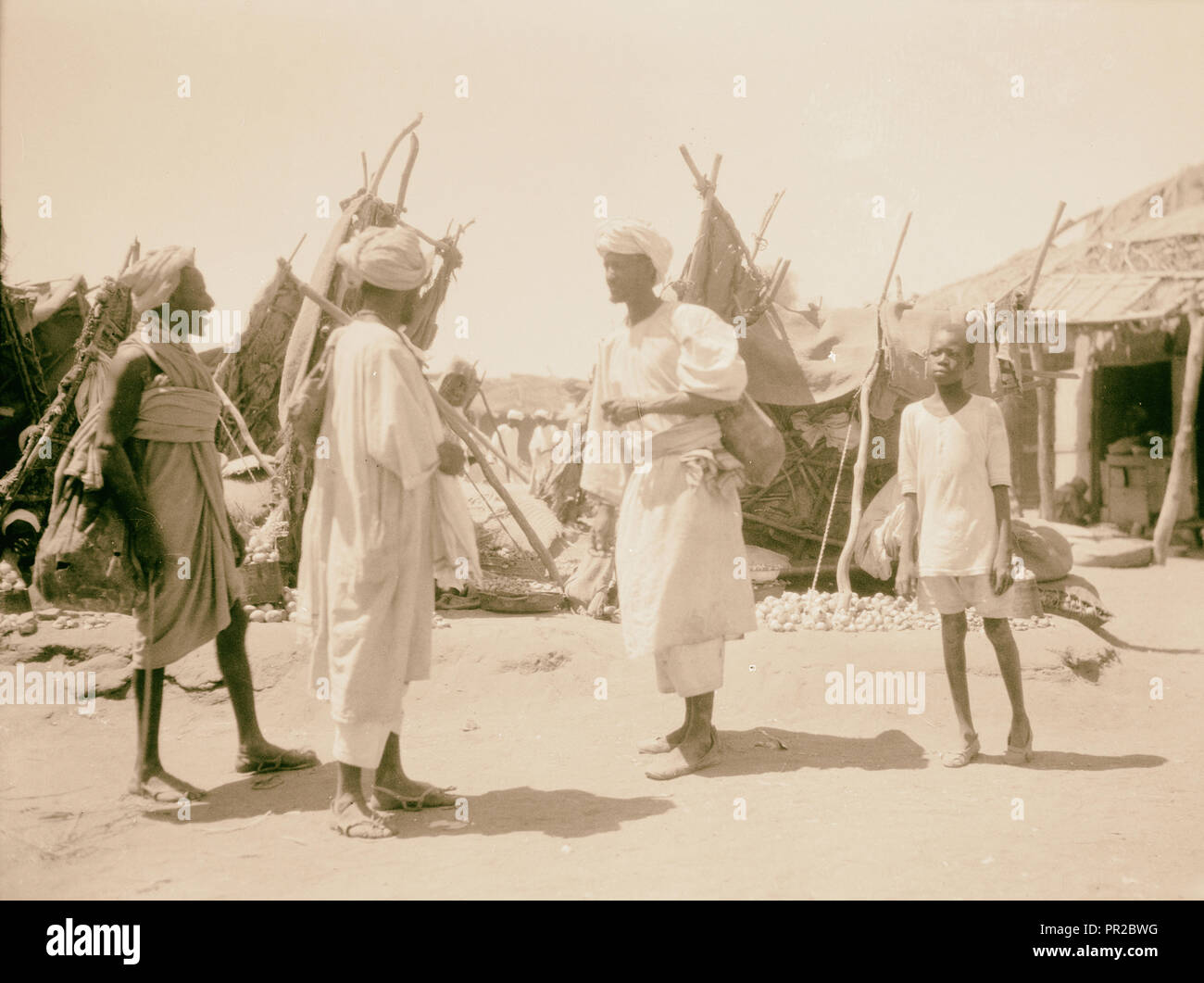 Le Soudan. D'Omdurman. Types dans le marché de l'oignon. 1936, Soudan, Omdourman Banque D'Images