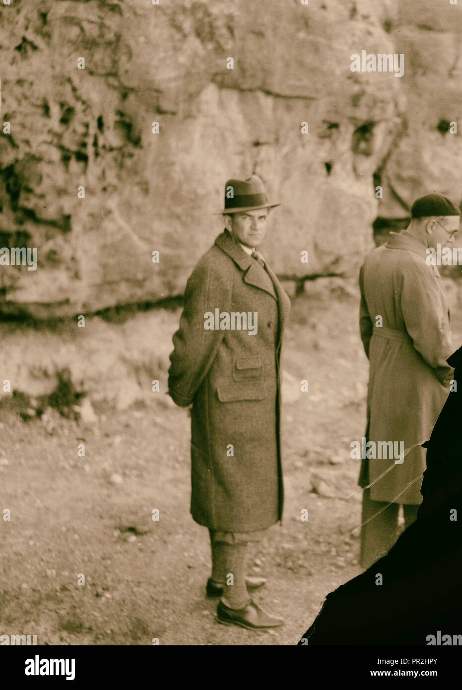 Prince héritier de Suède. La photographie montre le Prince, Gustaf Adolf de Suède probablement à Pétra, en Jordanie. Petra, Jordanie, 1925 Banque D'Images