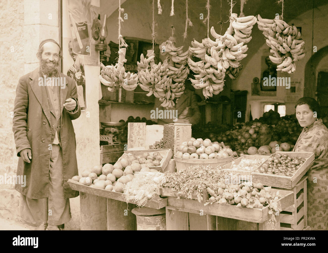 Magasin de fruits et légumes à Mea Shearim Yéménite,. 1934, Jérusalem Banque D'Images