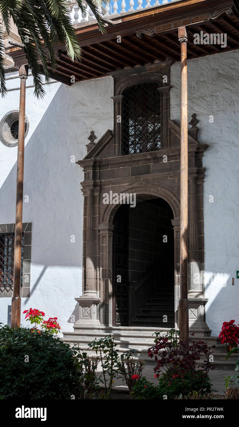 Une vue sur le Patio de los Naranjos, cour des orangers, dans la Cathédrale de Santa Ana, à Las Palmas de Gran Canaria Banque D'Images