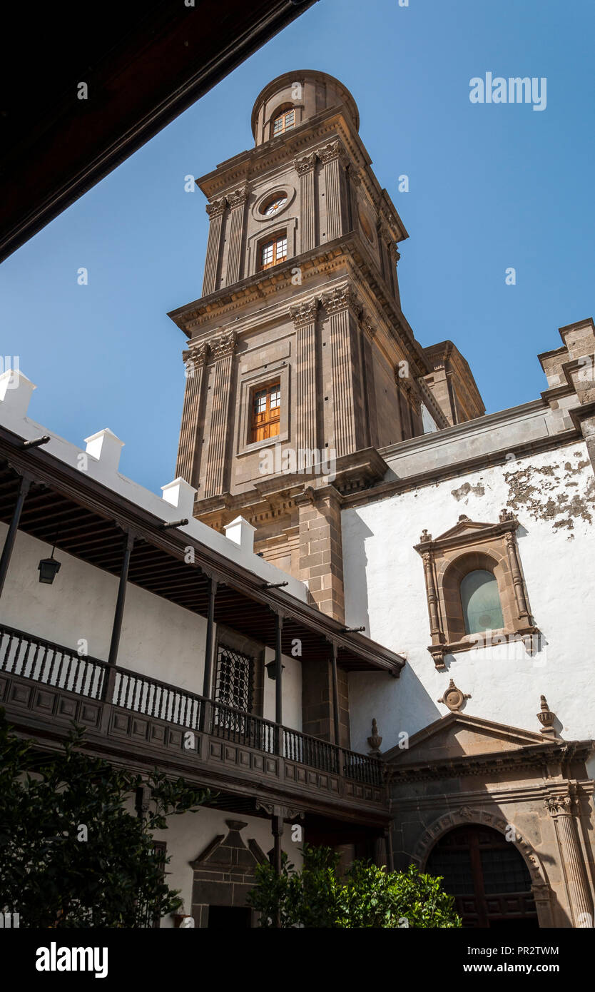 Une vue sur le Patio de los Naranjos, cour des orangers, dans la Cathédrale de Santa Ana, à Las Palmas de Gran Canaria Banque D'Images