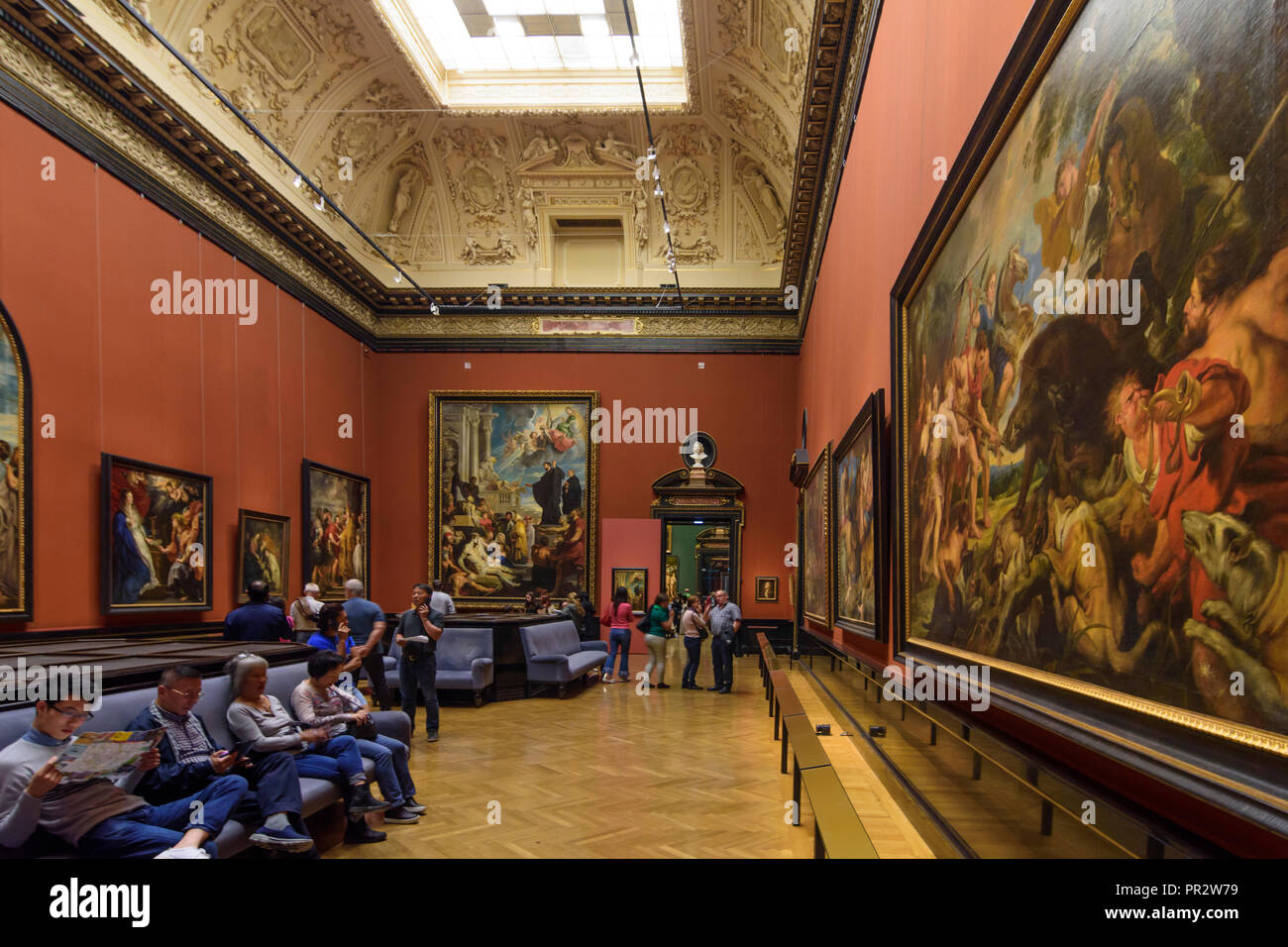 Wien, Vienne : Kunsthistorisches Museum (KHM, Musée de l'histoire de l'Art, Musée des beaux-arts), Gemäldegalerie (Galerie Photo), les visiteurs, 01. Vieille Ville, Wi Banque D'Images