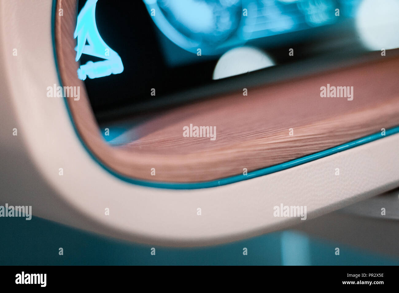 Bois et led interface design. Panneau de contrôle et un tableau de bord futuriste, détails d'un nouveau concept pour location et la navigation maritime. Les systèmes GPS. Banque D'Images