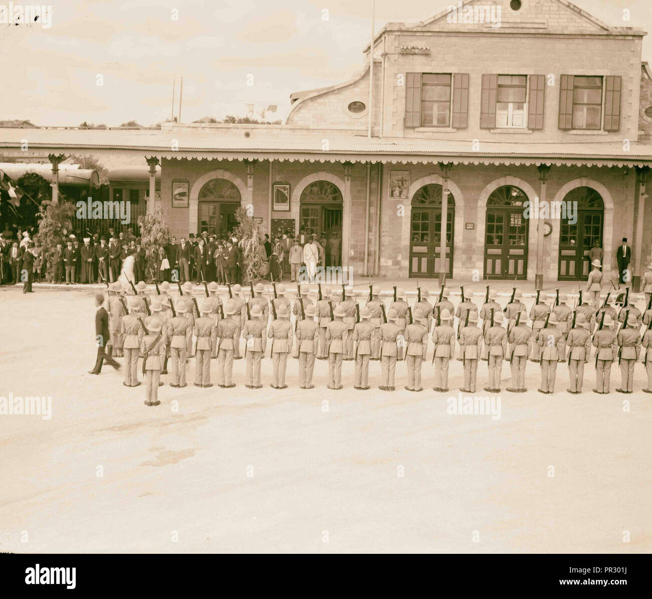 Br. Message d'Arabes et à VIP Jerus. RR sta. [C.-à-d., British & VIP accueil arabes à Jérusalem railroad station]. Banque D'Images
