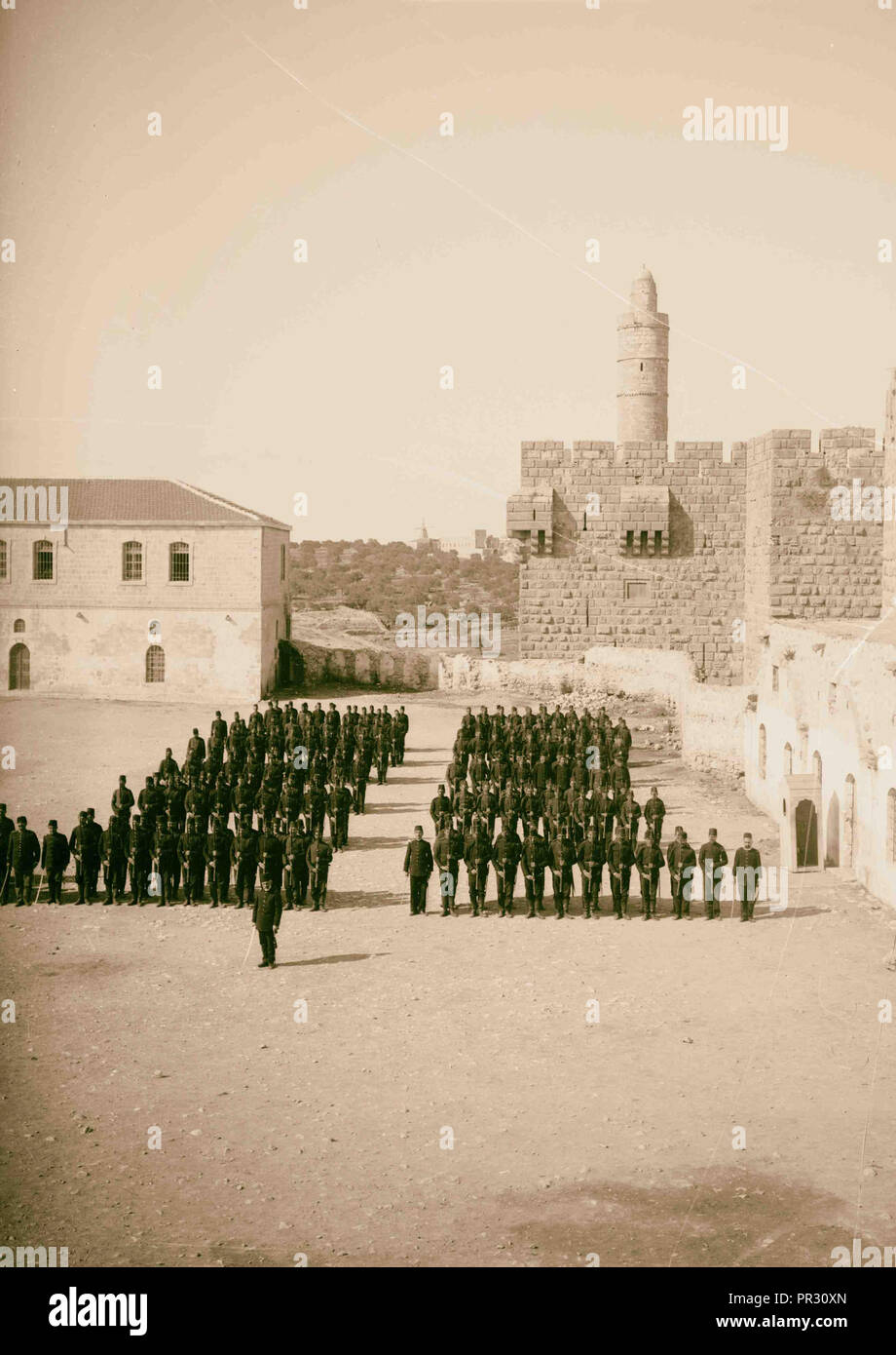 (El-Kouds Jeusalem), l'approche de la ville. Soldats turcs du forage dans la Tour de David. 1900, Israël Banque D'Images