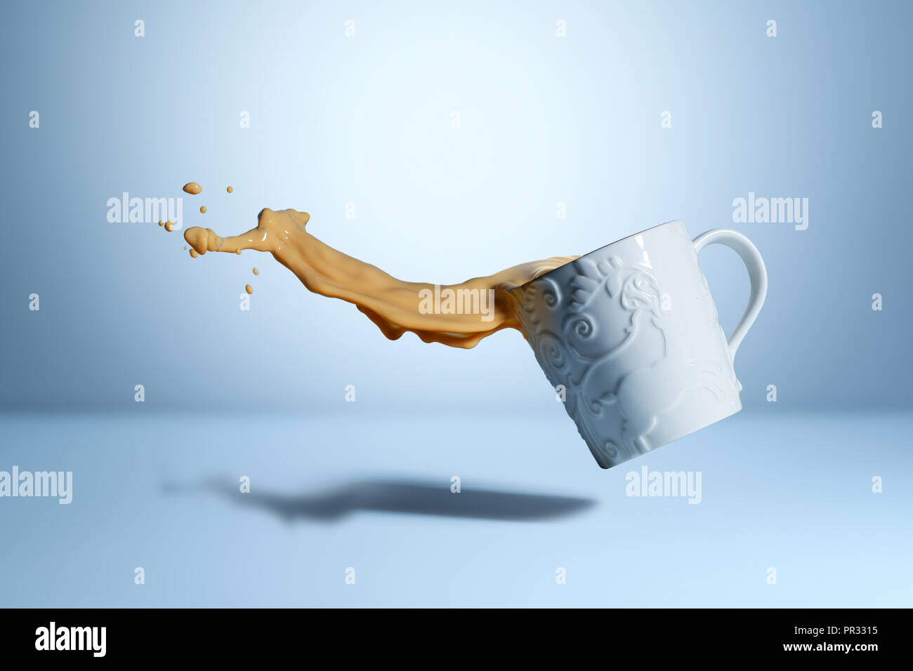 Éclaboussures tasse à café dans l'air, baisse au goutte-à-goutte Banque D'Images