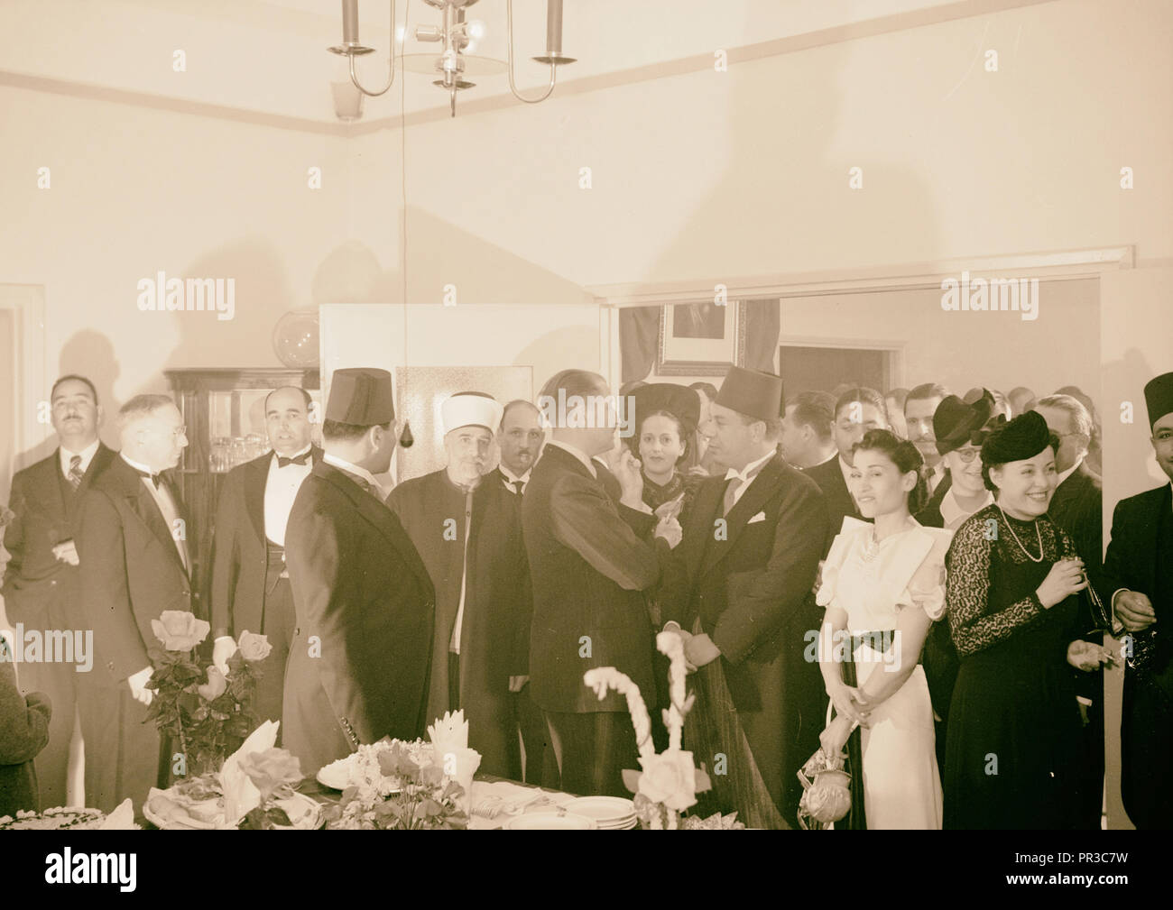 Célébrations de l'anniversaire du roi Farouk à Jérusalem dans le groupe bouffet, petit prix. 1940, Jérusalem, Israël Banque D'Images