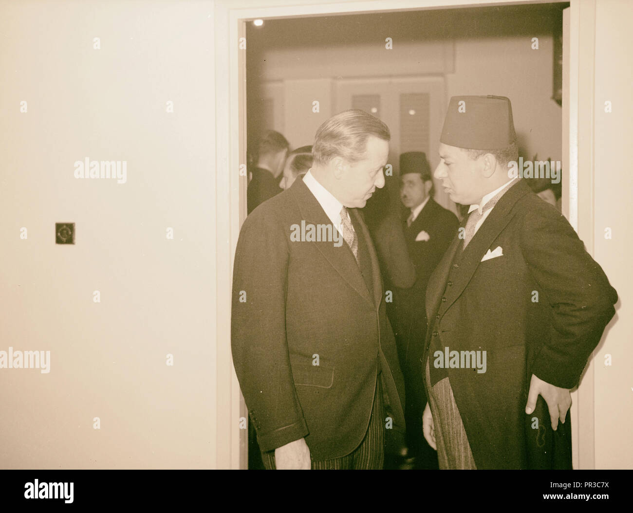 Célébrations de l'anniversaire du roi Farouk dans J'lem. [C.-à-d., Jérusalem]. L'avocat général américain, M. Wadsworth, prendre des congés Banque D'Images